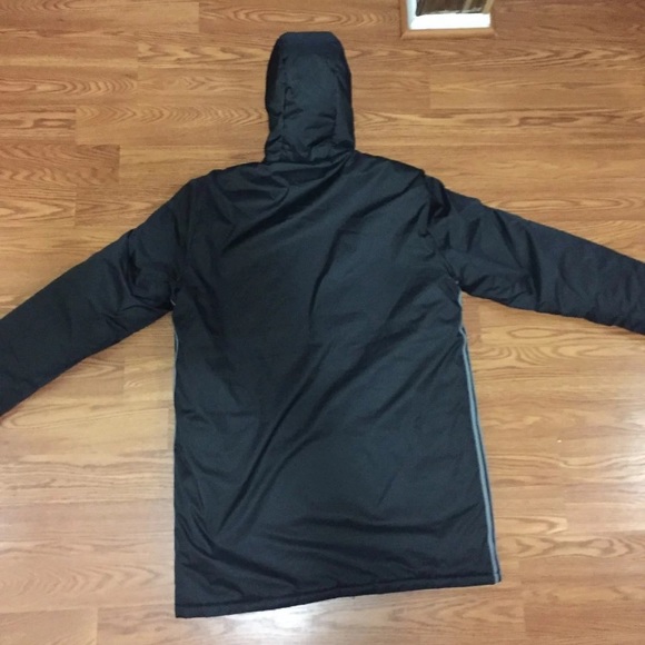 Men’s size large adidas winter jacket - Picture 4 of 4